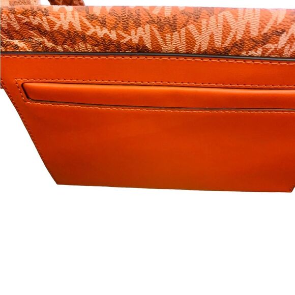 NEW WITH TAGS Michael Kors Carry All Tote deep Big Bags are Trending Color - Picture 7 of 8